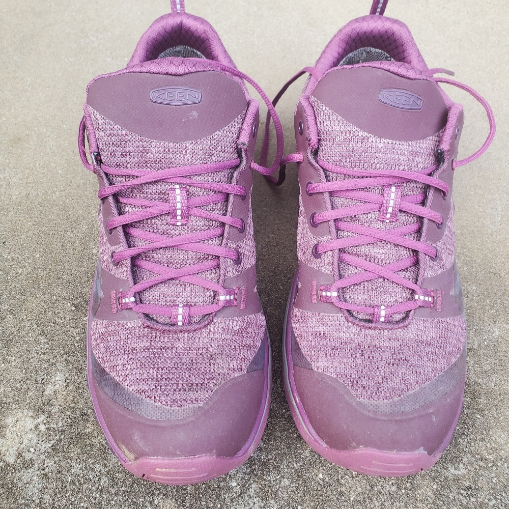 Women's Size 8 KEEN Waterproof Athletic Shoes in Purple